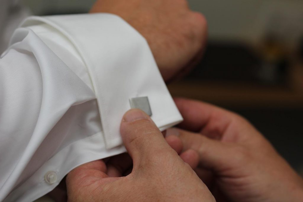 Jak wybrać elegancką koszulę męską