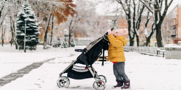Wózek dziecięcy zimą
